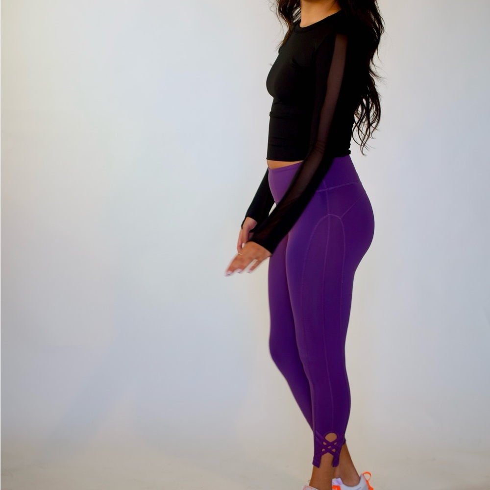 CLOSET CLEAR OUT! ⭐️ see full description‎ Women's Purple Leggings - Picture 2 of 4